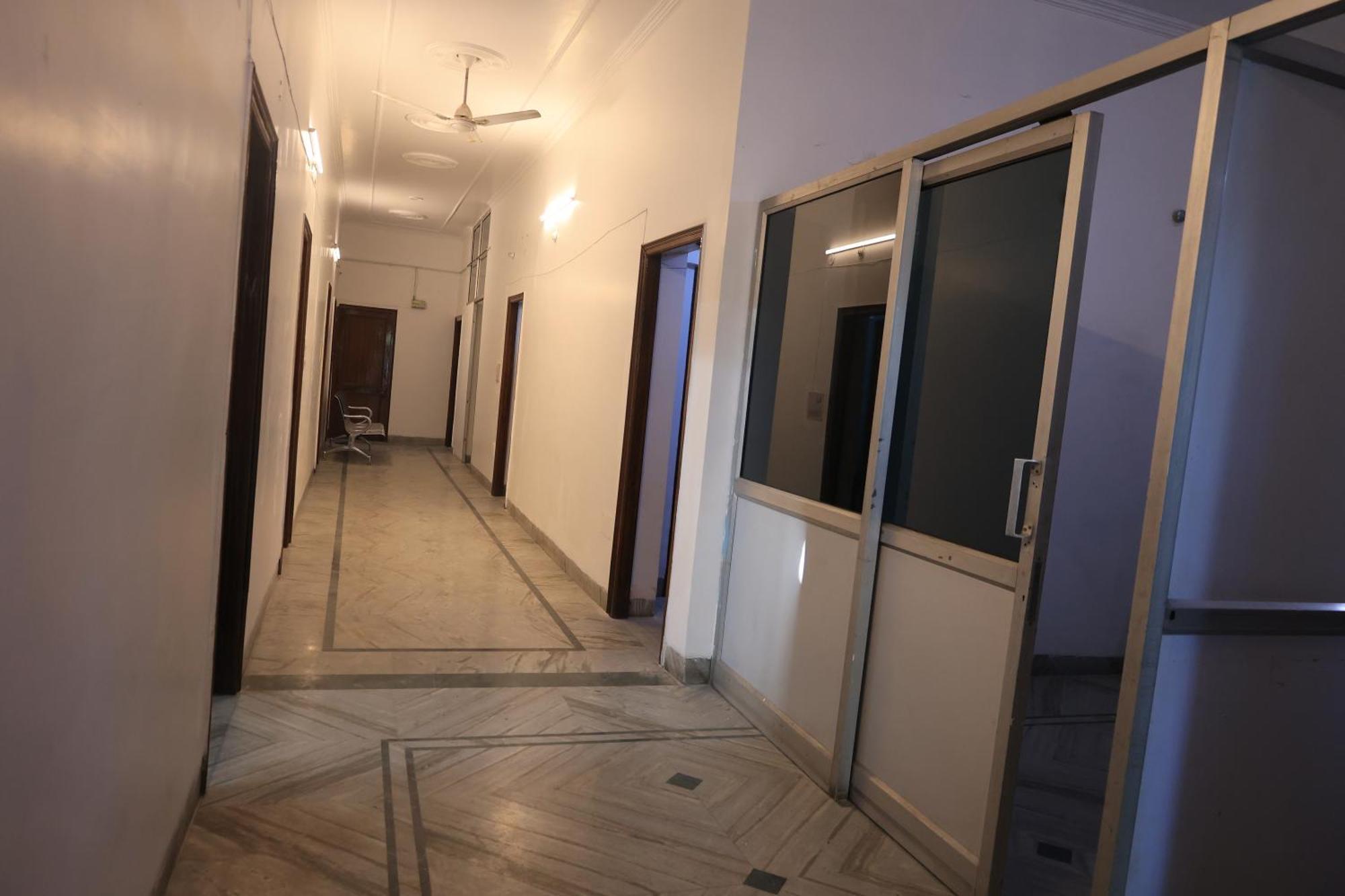 Отель Anmol Residency Дехрадун Экстерьер фото